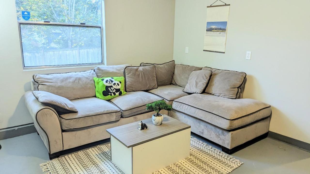 Private Guest Suite In West Bellevue Home エクステリア 写真